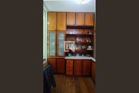 Casa à venda com 454m², 4 quartos e 4 vagasEscritório