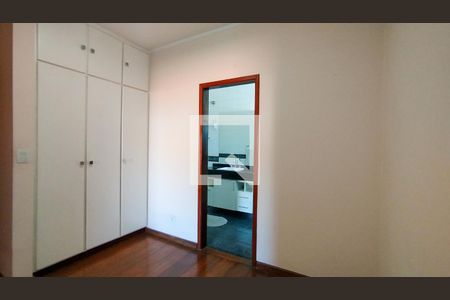 Casa à venda com 454m², 4 quartos e 4 vagasSuíte 4