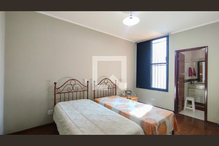 Casa à venda com 454m², 4 quartos e 4 vagasSuíte 2