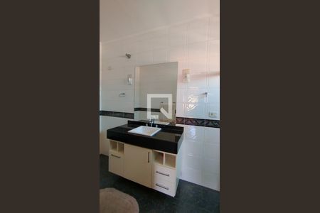 Casa à venda com 454m², 4 quartos e 4 vagasBanheiro da Suíte 4