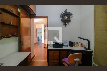 Casa à venda com 454m², 4 quartos e 4 vagasEscritório