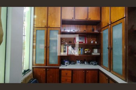 Casa à venda com 454m², 4 quartos e 4 vagasEscritório