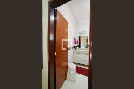 Casa à venda com 454m², 4 quartos e 4 vagasBanheiro da Suíte 2