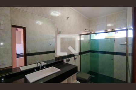 Casa à venda com 454m², 4 quartos e 4 vagasBanheiro da Suíte 3