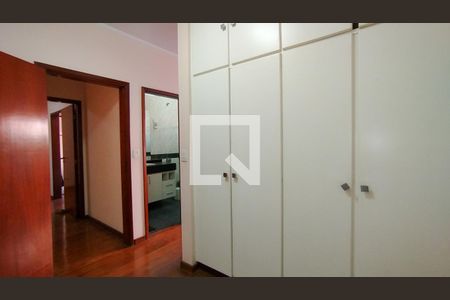 Casa à venda com 454m², 4 quartos e 4 vagasSuíte 3