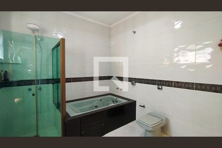 Casa à venda com 454m², 4 quartos e 4 vagasBanheiro da Suíte 1