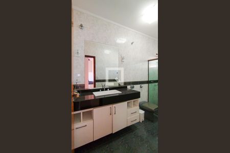 Casa à venda com 454m², 4 quartos e 4 vagasBanheiro da Suíte 3