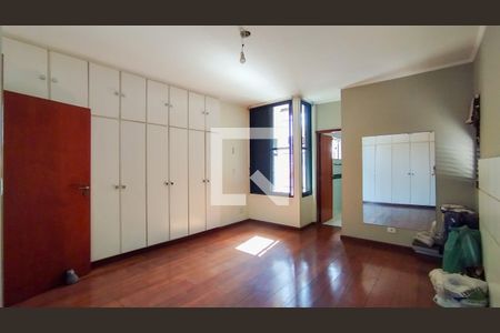 Casa à venda com 454m², 4 quartos e 4 vagasSuíte 1