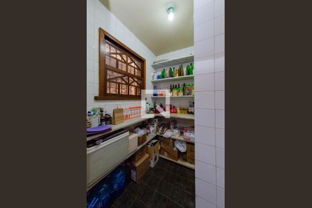 Casa à venda com 422m², 4 quartos e 4 vagas Casa à venda com 422m², 4 quartos e 4 vagasDispensa