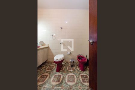 Casa à venda com 422m², 4 quartos e 4 vagas Casa à venda com 422m², 4 quartos e 4 vagasBanheiro suíte