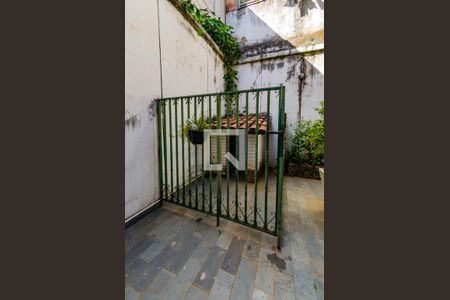 Casa à venda com 422m², 4 quartos e 4 vagas Casa à venda com 422m², 4 quartos e 4 vagasQuintal