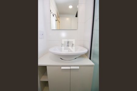 Banheiro de apartamento para alugar com 2 quartos, 49m² em Vila Suzana, São Paulo