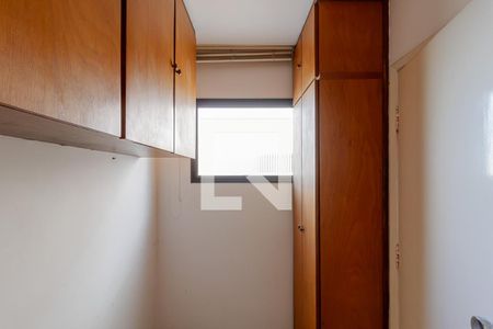 Apartamento à venda com 151m², 3 quartos e 2 vagas Apartamento à venda com 151m², 3 quartos e 2 vagasQuarto de Serviço