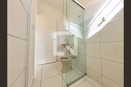 Banheiro de casa para alugar com 1 quarto, 26m² em Jardim Regina, São Paulo