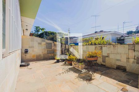 Casa à venda com 222m², 3 quartos e 4 vagas Casa à venda com 222m², 3 quartos e 4 vagasTerraço