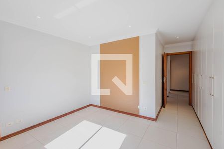 Casa à venda com 222m², 3 quartos e 4 vagas Casa à venda com 222m², 3 quartos e 4 vagasSuíte 2