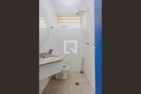 Casa à venda com 222m², 3 quartos e 4 vagas Casa à venda com 222m², 3 quartos e 4 vagasÁrea de Serviço - Banheiro