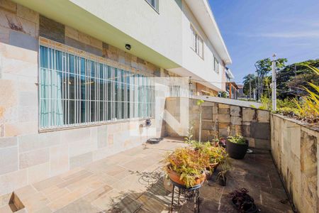 Casa à venda com 222m², 3 quartos e 4 vagas Casa à venda com 222m², 3 quartos e 4 vagasTerraço