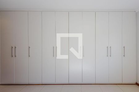 Casa à venda com 222m², 3 quartos e 4 vagas Casa à venda com 222m², 3 quartos e 4 vagasSuíte 2