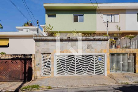 Casa à venda com 222m², 3 quartos e 4 vagas Casa à venda com 222m², 3 quartos e 4 vagasFachada