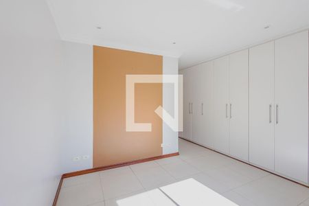 Casa à venda com 222m², 3 quartos e 4 vagas Casa à venda com 222m², 3 quartos e 4 vagasSuíte 2
