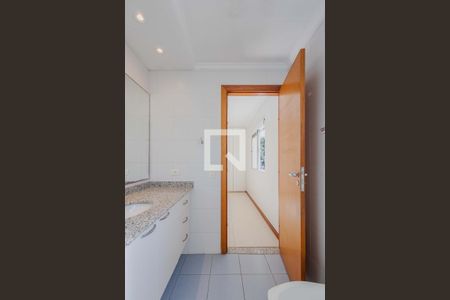 Casa à venda com 222m², 3 quartos e 4 vagas Casa à venda com 222m², 3 quartos e 4 vagasBanheiro da Suíte 2