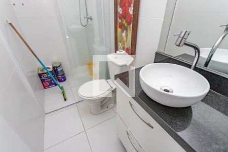 Apartamento à venda com 56m², 2 quartos e 1 vaga Apartamento à venda com 56m², 2 quartos e 1 vagaBanheiro social