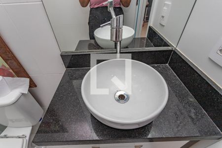 Apartamento à venda com 56m², 2 quartos e 1 vaga Apartamento à venda com 56m², 2 quartos e 1 vagaBanheiro social