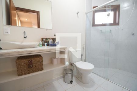 Casa de condomínio para alugar com 348m², 4 quartos e 2 vagasBanheiro