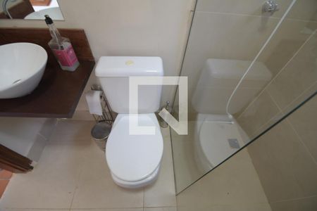 Casa de condomínio para alugar com 348m², 4 quartos e 2 vagasBanheiro da Piscina