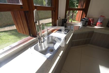 Casa de condomínio para alugar com 348m², 4 quartos e 2 vagasCozinha