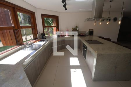 Casa de condomínio para alugar com 348m², 4 quartos e 2 vagasCozinha