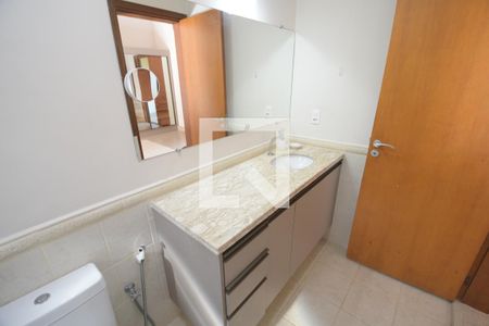 Casa de condomínio para alugar com 348m², 4 quartos e 2 vagasBanheiro Suíte 3