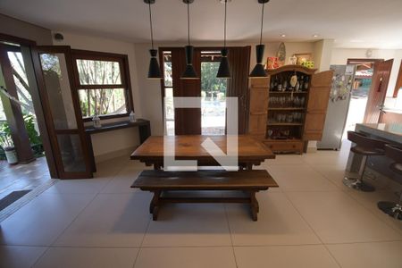 Sala de casa de condomínio para alugar com 4 quartos, 348m² em Parque Jatibaia (sousas), Campinas