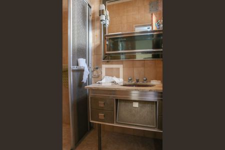 Casa à venda com 300m², 3 quartos e 3 vagasBanheiro da Suíte