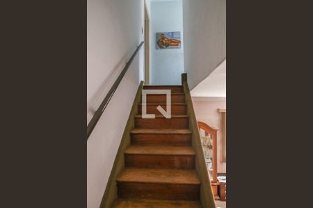Casa à venda com 300m², 3 quartos e 3 vagasEscada