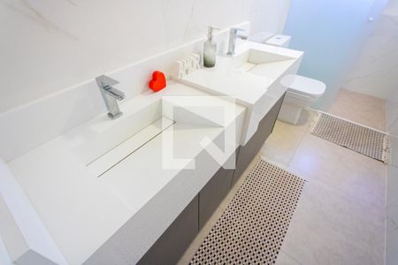 Casa à venda com 194m², 3 quartos e 2 vagas Casa à venda com 194m², 3 quartos e 2 vagasBanheiro do quarto 1