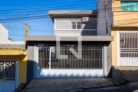 Casa à venda com 194m², 3 quartos e 2 vagas Casa à venda com 194m², 3 quartos e 2 vagasFachada
