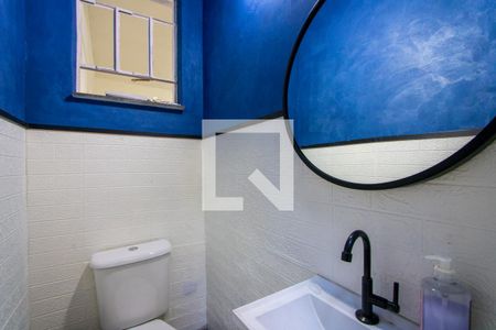 Casa à venda com 194m², 3 quartos e 2 vagas Casa à venda com 194m², 3 quartos e 2 vagasBanheiro de serviço