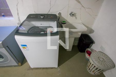 Casa à venda com 194m², 3 quartos e 2 vagas Casa à venda com 194m², 3 quartos e 2 vagasÁrea de serviço