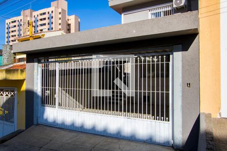 Casa à venda com 194m², 3 quartos e 2 vagas Casa à venda com 194m², 3 quartos e 2 vagasFachada