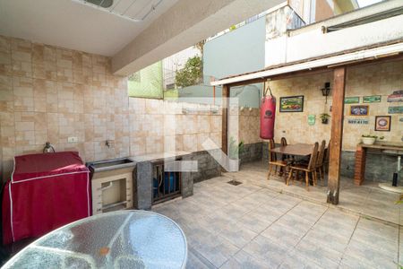 Casa à venda com 140m², 3 quartos e 2 vagasLavanderia