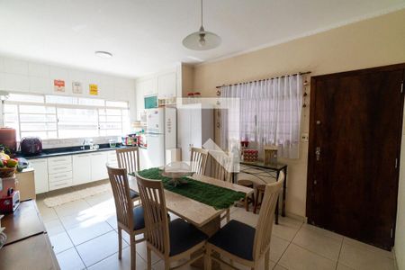 Casa à venda com 140m², 3 quartos e 2 vagasCozinha