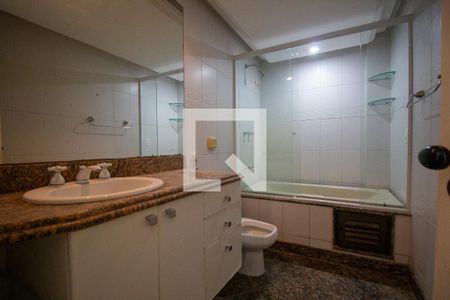 Apartamento para alugar com 450m², 5 quartos e 4 vagasBanheiro da Suíte 1