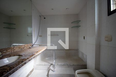 Apartamento para alugar com 450m², 5 quartos e 4 vagasBanheiro da Suíte 2