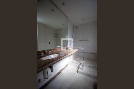 Apartamento para alugar com 450m², 5 quartos e 4 vagasBanheiro da Suíte 2