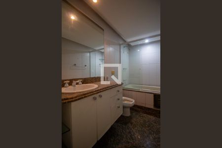 Apartamento para alugar com 450m², 5 quartos e 4 vagasBanheiro da Suíte 1