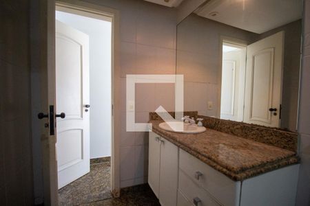 Apartamento para alugar com 450m², 5 quartos e 4 vagasBanheiro da Suíte 1