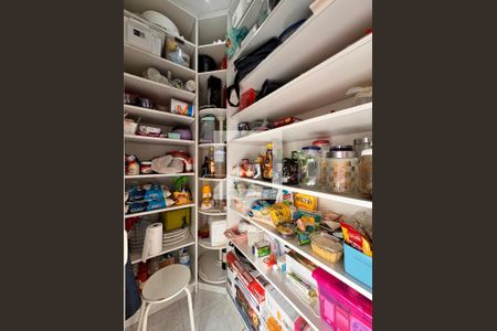 Apartamento à venda com 149m², 4 quartos e 3 vagas Apartamento à venda com 149m², 4 quartos e 3 vagasDespensa