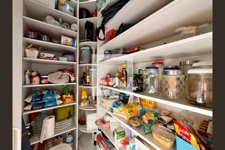 Apartamento à venda com 149m², 4 quartos e 3 vagas Apartamento à venda com 149m², 4 quartos e 3 vagasDespensa